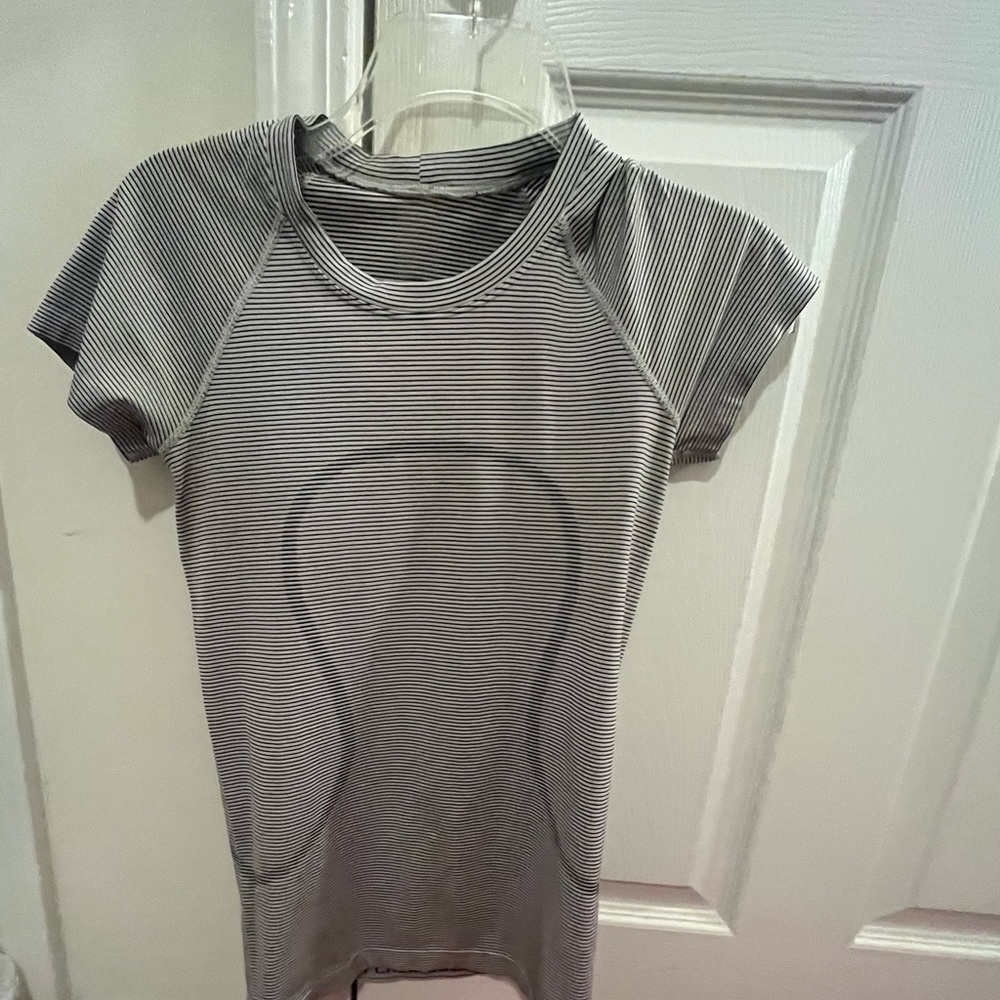 Lululemon swiftly tech short sleeve